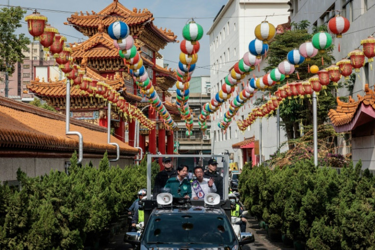 Taiwan Vice President and presidential candidate of the ruling Democratic Progressive Party (DPP) Lai Ching-te (L) campaigns in Kaohsiung on January 8, 2024, ahead of the presidential election