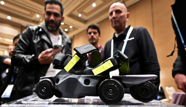Moonwalkers are not "(roller) skates -- they don't coast... If you stop walking, they don't move at all," explains Shift Robotics marketing director David Politis