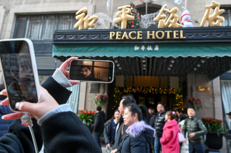 Fans have flocked to the show's shooting locations in central Shanghai, including the nearly 100-year-old Peace Hotel and the Art-Deco-style Cathay Theatre