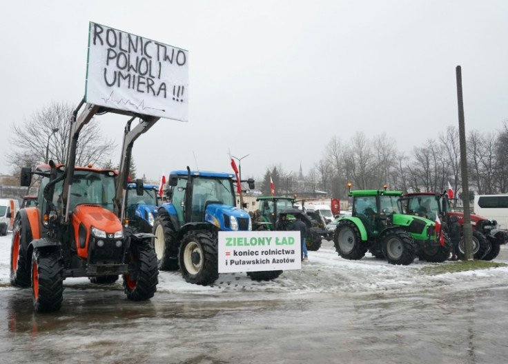 Polish farmers protest against Ukrainian agricultural products.