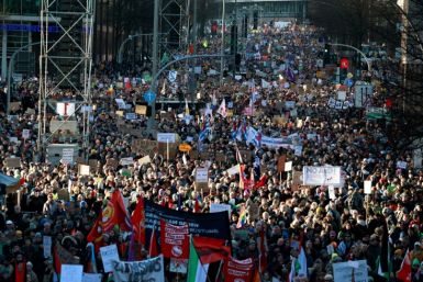 Tens of thousands of people march again in Hamburg against the far-right AfD