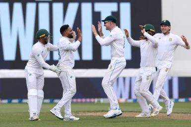 Dane Piedt (second left) and the South Africa players celebrate the wicket of Kane Williamson