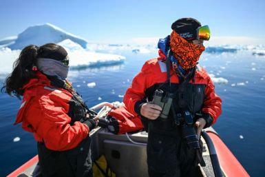 Aside from placing new devices in the waters, the team which is part of a Colombian scientific expedition in Antarctica is retrieving those they left a year prior for analysis