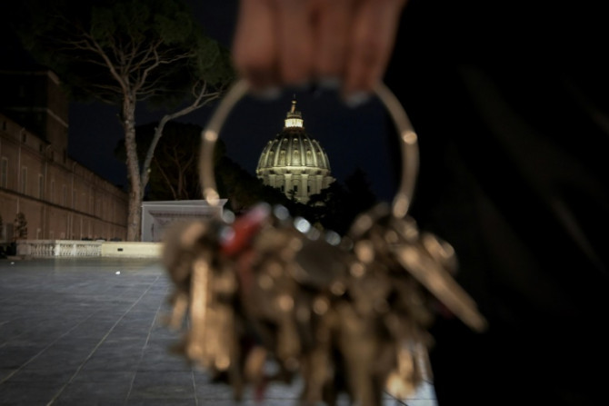 But before dawn, only the tinkling of a metal key ring will disturb the silence of the darkened halls containing the masterpieces of Raphael, Leonardo da Vinci or Caravaggio