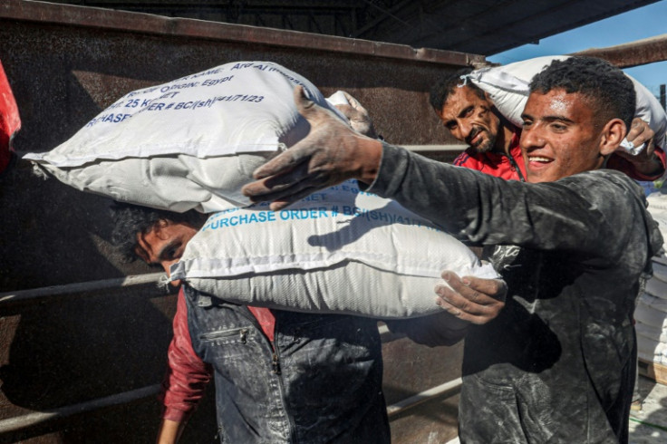 Bags of humanitarian aid arrived in southern Gaza, as the UN warned that the territory is edging closer to famine