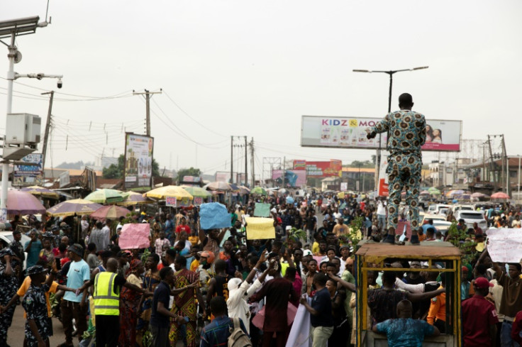 Nigeria's inflation rate reached almost 30 percent in January, the statistics bureau says