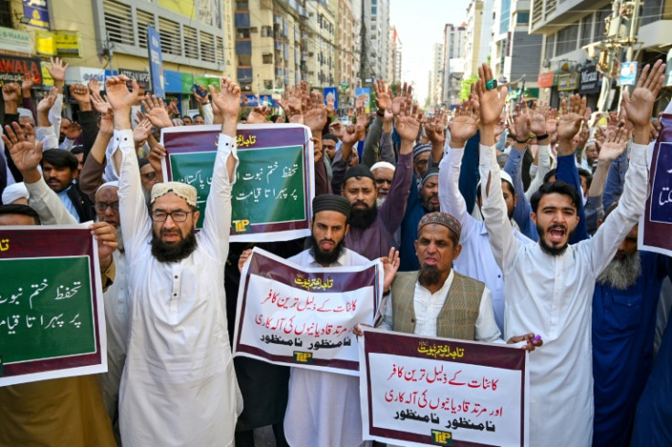 Pakistanis protested against the Supreme Court's top judge after he issued a ruling related to blasphemy