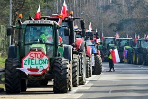 The farmers began their blockade on Sunday, parking their tractors on the A2 motorway near Slubice in western Poland, close to the border with Germany