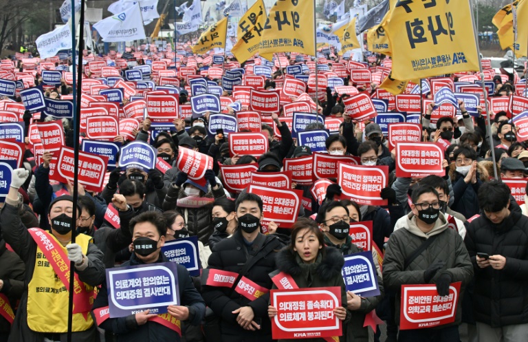 South Korean Police Question First Doctor Over Walkouts