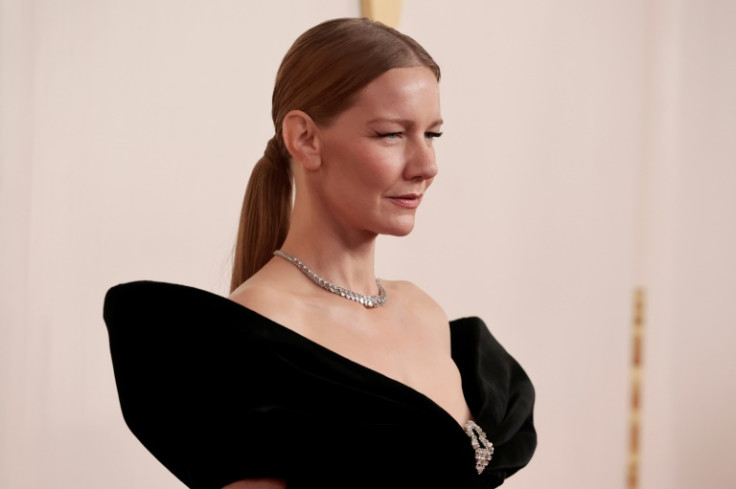 Oscar nominee Sandra Hueller wore a stunning black Schiaparelli gown