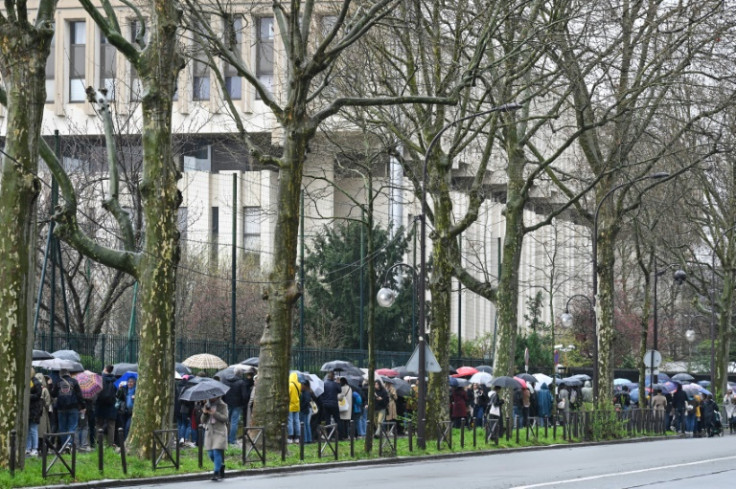 The queue outside the Russian embassy in Paris reached hundreds of metres