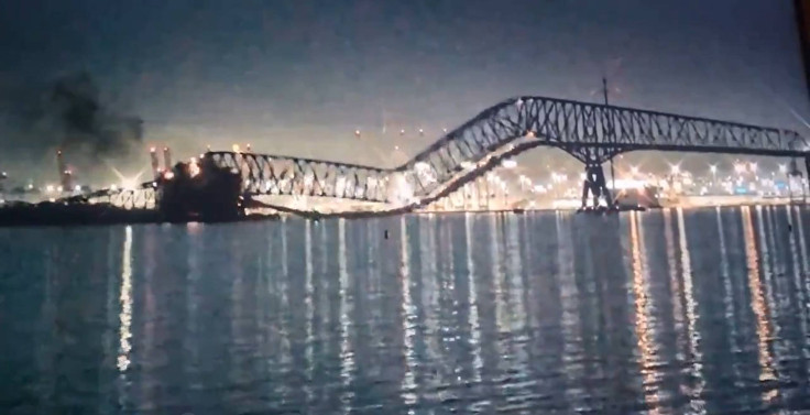 Francis Scott Key Bridge in Baltimore collapsing