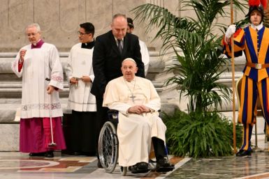 Le pape François après la messe chrismale du Jeudi Saint à la basilique Saint-Pierre, au Vatican, le 28 mars 2024.