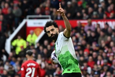 Mohamed Salah's penalty earned Liverpool a 2-2 draw at Manchester United