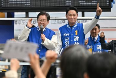 South Korea's main opposition Democratic Party leader Lee Jae-myung addresses  supporters before parliamentary elections on Wednesday