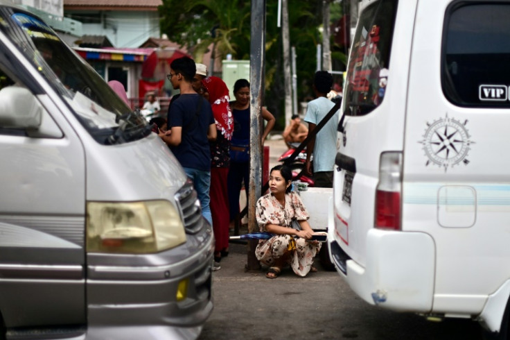 The number of people passing Thai immigration from Myanmar had increased to around 4,000 per day in recent days, immigration officials said