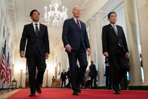 Philippine President Ferdidand Marcos (L), US President Joe Biden (C) and Japanese Prime Minister Fumio Kishida met at a trilateral summit this week in Washington