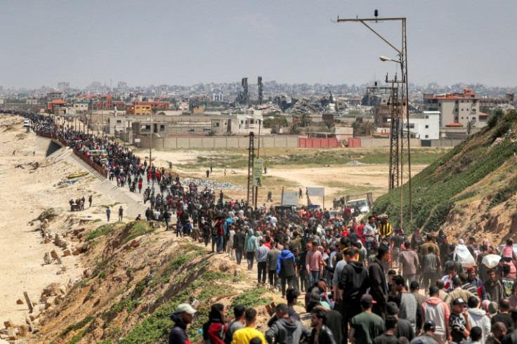 Displaced Palestinians on the coastal road north, hoping to return to Gaza City