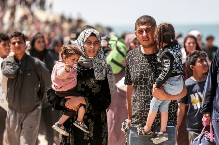 Displaced Palestinians take the coast road north, hoping to return to Gaza City