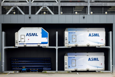 ASML saw a decline in net profits and bookings