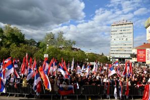 Thousands of protesters responded to a call by Bosnian Serb leader Milorad Dodik to protest the potential UN resolution