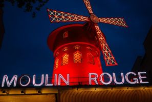 The accident marked the first time the Moulin Rouge's famous blades had fallen off