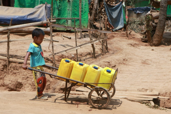 In war-ravaged eastern Myanmar, a heatwave is adding to the misery of life in displacement camps