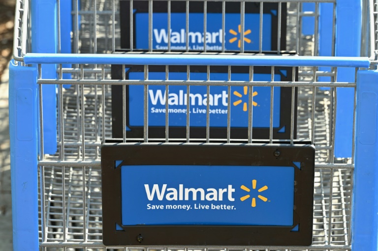 https://d.ibtimes.com/en/full/4526231/walmart-said-profits-were-thanks-more-purchases-wealthier-consumers-improved-e-commerce-sales.jpg