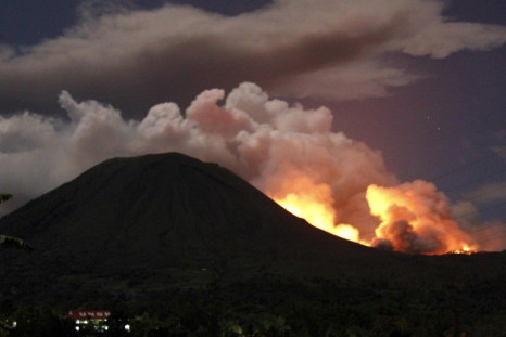 Mount Lokon spews volcanic ash