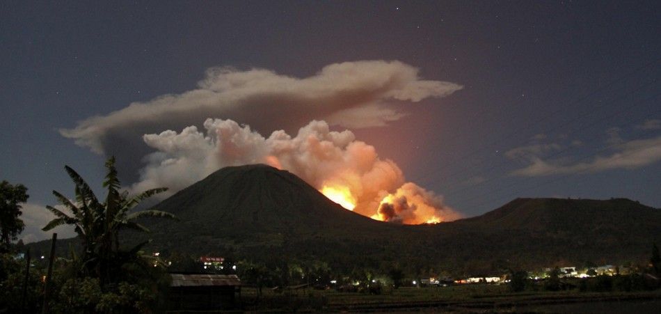 Mount Lokon spews volcanic ash