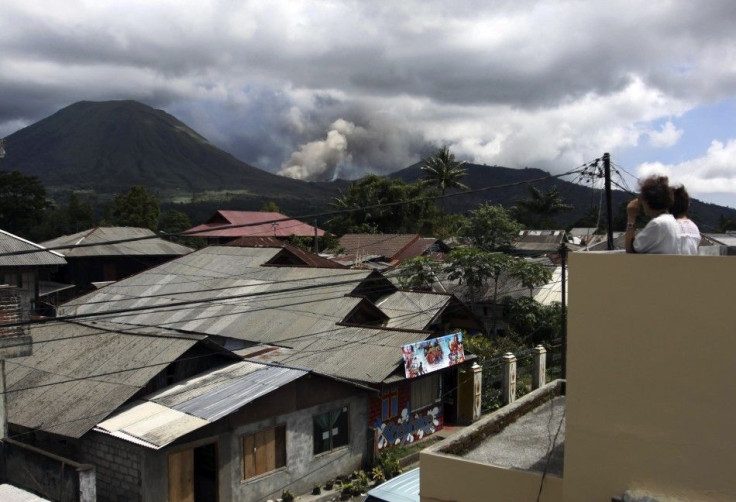 Mount Lokon spews volcanic ash