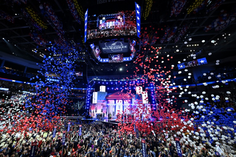 https://d.ibtimes.com/en/full/4537073/balloons-fall-after-former-us-president-donald-trump-accepted-his-partys-nomination-republican.jpg