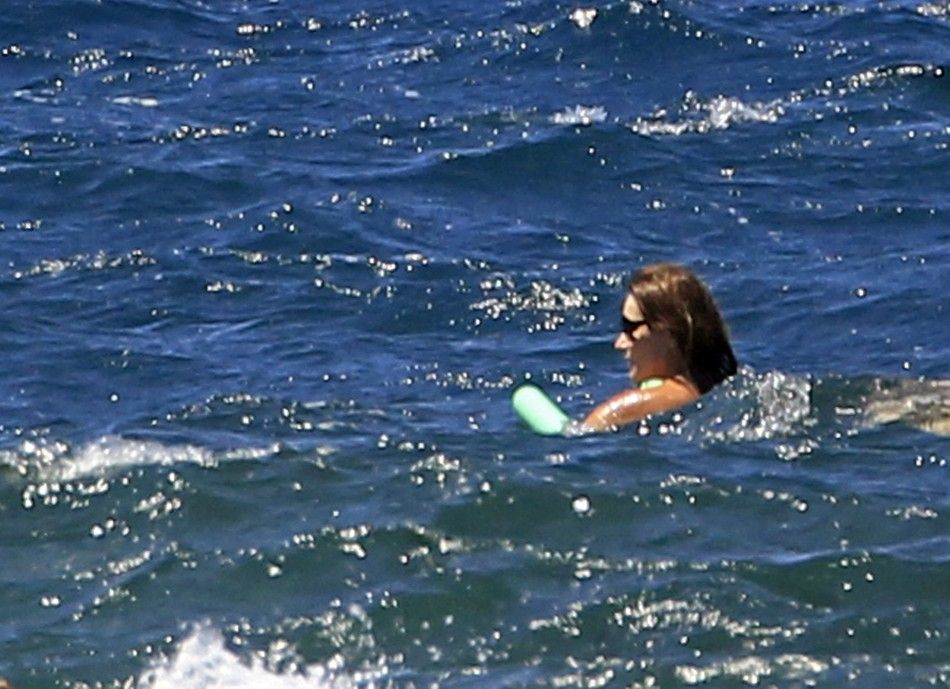 Carla Bruni-Sarkozy swims in the sea