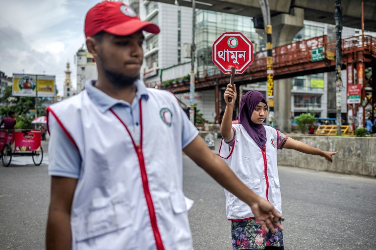 As Police Strike, Bangladesh Students Cop Traffic Duty