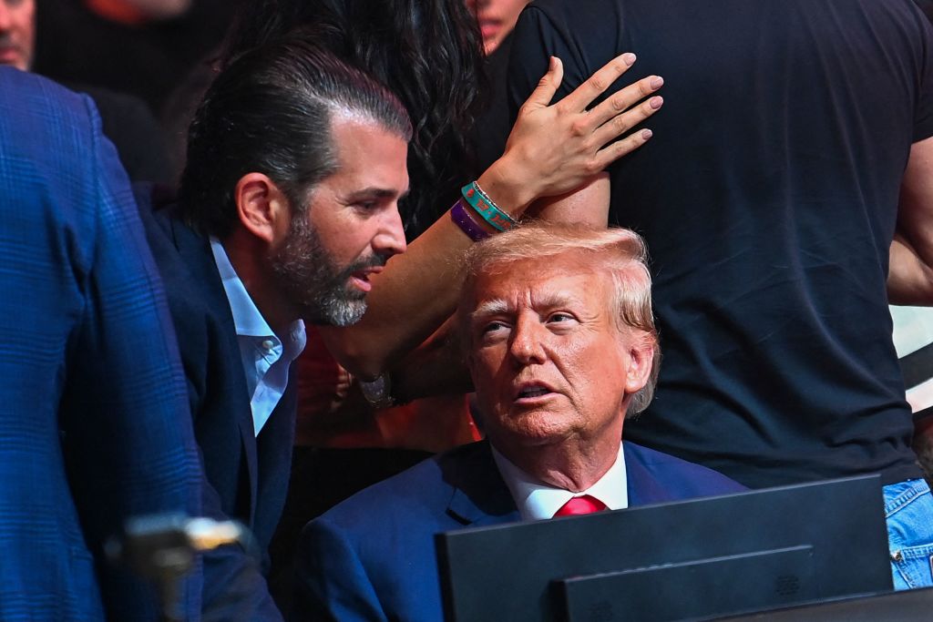 https://d.ibtimes.com/en/full/4545042/donald-trump-jr-dad.jpg