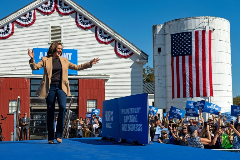 https://d.ibtimes.com/en/full/4545619/kamala-harriss-pennsylvania-huddle-mirrors-president-joe-bidens-week-long-preparation-camp-david.jpg