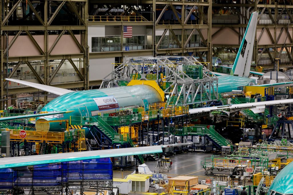 https://d.ibtimes.com/en/full/4546409/boeing-factory.jpg