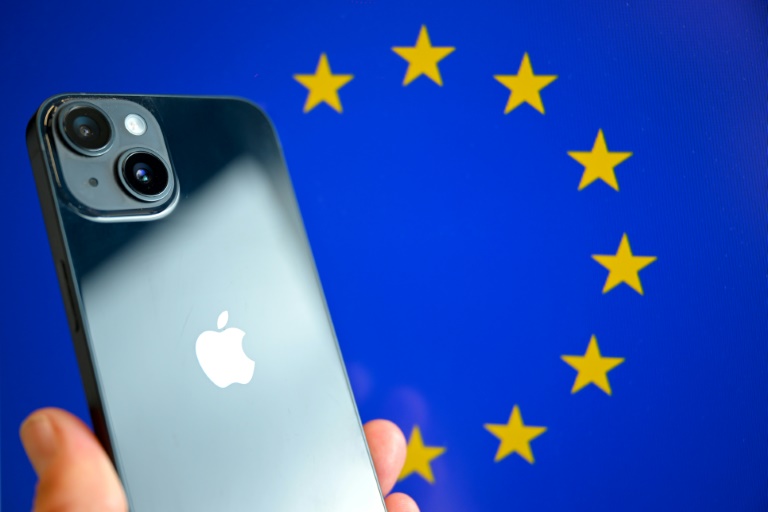 https://d.ibtimes.com/en/full/4546745/apple-suffered-blow-november-when-top-eu-court-advisor-recommended-scrapping-previous-victory.jpg