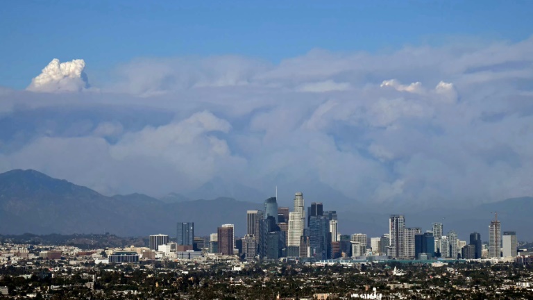 https://d.ibtimes.com/en/full/4547283/wildfires-around-los-angeles-have-wreathed-city-choking-smoke.jpg