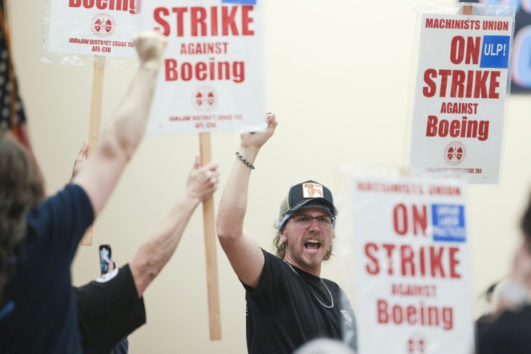 https://d.ibtimes.com/en/full/4548128/boeing-workers-seattle-washington-region-went-strike-against-company-september-13-2024.jpg