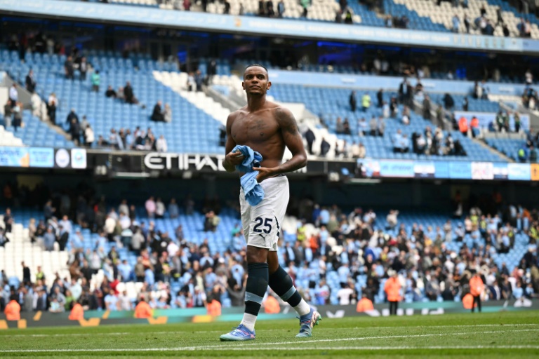 https://d.ibtimes.com/en/full/4548504/manchester-city-defender-manuel-akanji.jpg