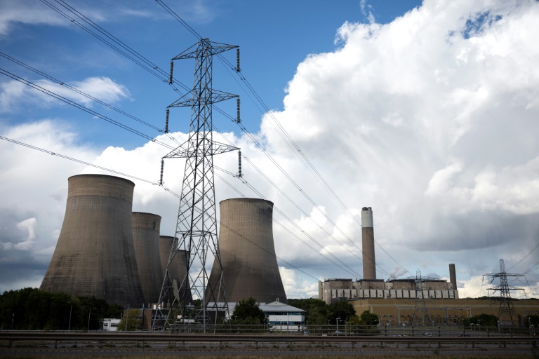 https://d.ibtimes.com/en/full/4548785/ratcliffe-soar-power-station-between-derby-nottingham-central-england-due-close-september.jpg