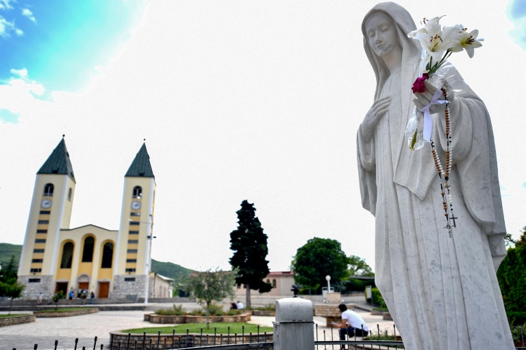 https://d.ibtimes.com/en/full/4549095/statue-virgin-mary-medjugorje-bosnia-herzegovina.jpg