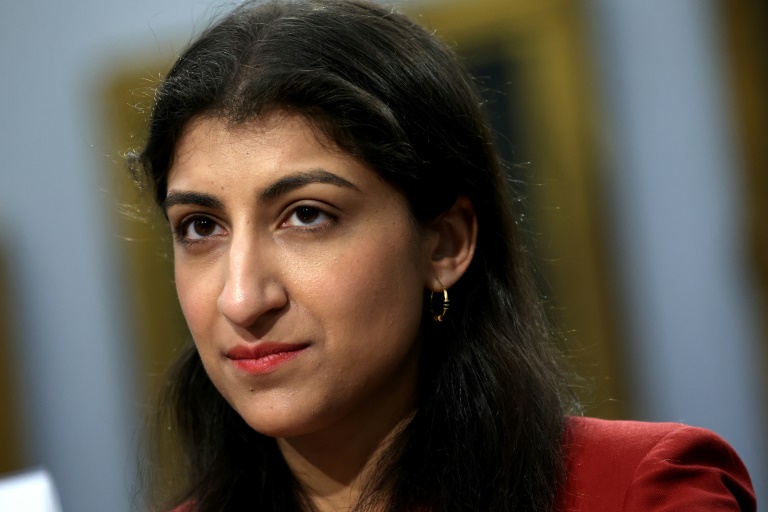 https://d.ibtimes.com/en/full/4549191/us-federal-trade-commission-chair-lina-khan-says-that-targeted-ads-while-lucrative-social-media.jpg