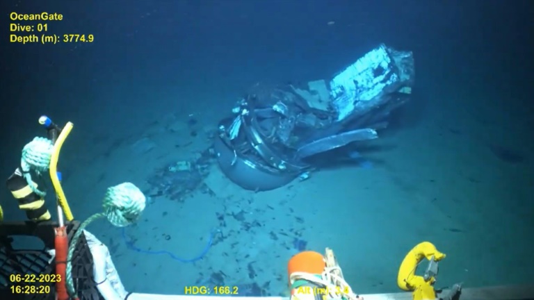 https://d.ibtimes.com/en/full/4549217/us-coast-guard-footage-shows-twisted-wreckage-titan-which-imploded-during-trip-explore.jpg