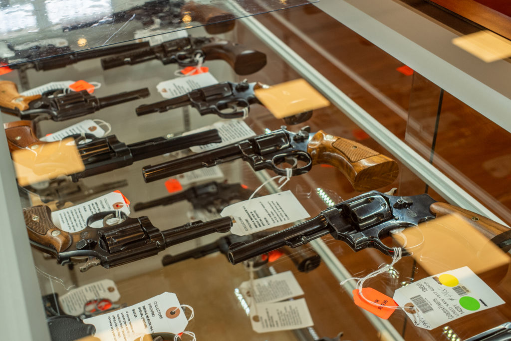 https://d.ibtimes.com/en/full/4549545/gun-store.jpg