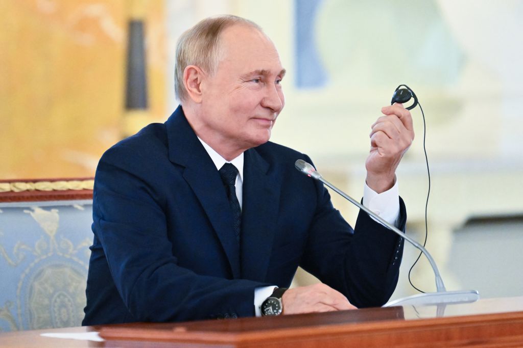 https://d.ibtimes.com/en/full/4549706/vladimir-putin.jpg