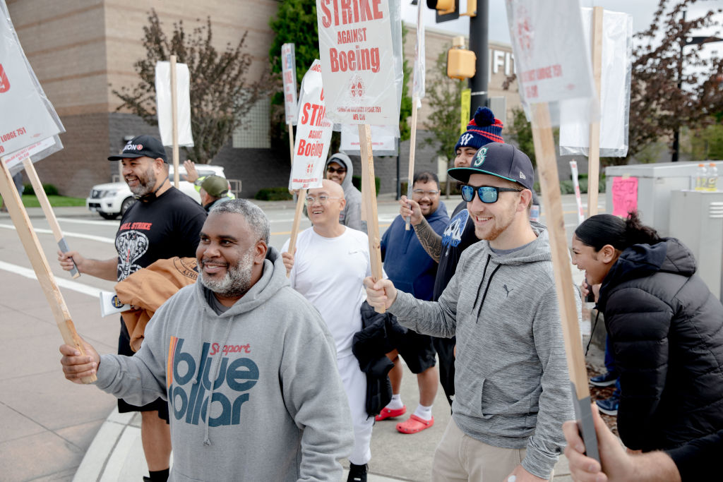 https://d.ibtimes.com/en/full/4549993/boeing-strikers.jpg