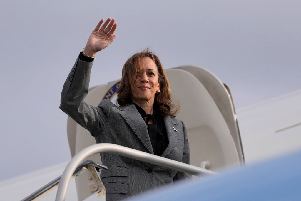 https://d.ibtimes.com/en/full/4550082/kamala-harris.jpg