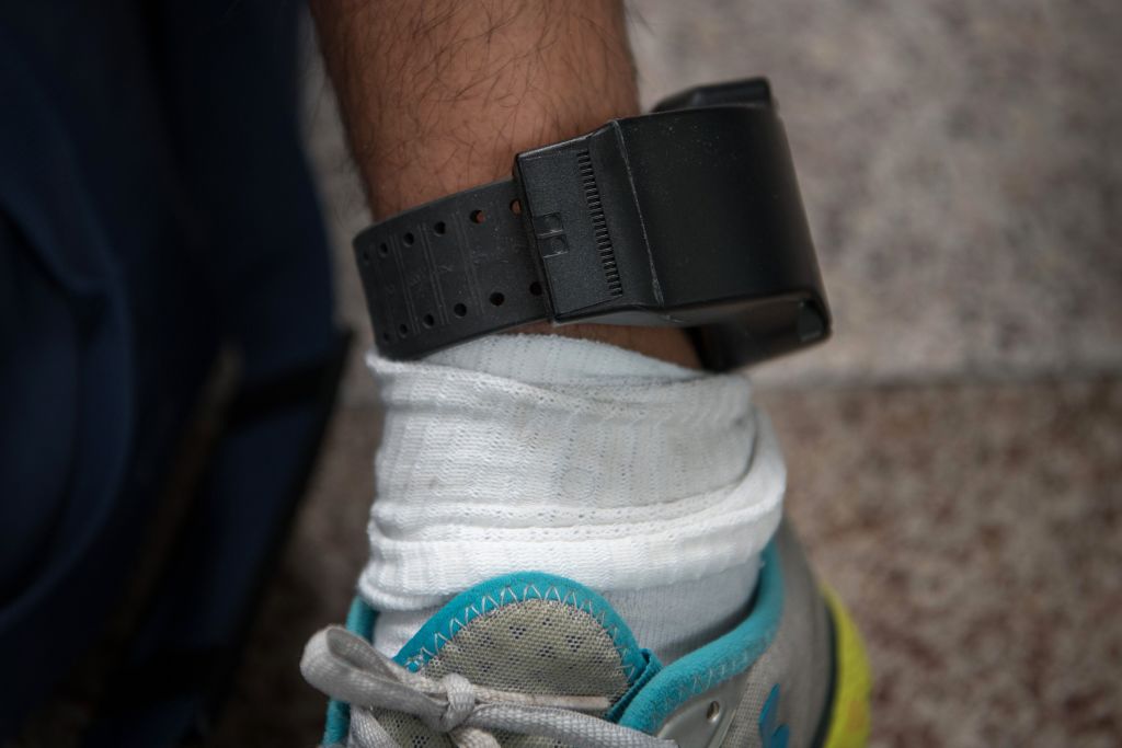 https://d.ibtimes.com/en/full/4550188/ankle-monitor.jpg